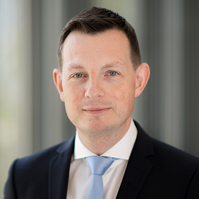 Dr. Pascal Schäfer-Elmayer ist Diplom-Kaufmann, Wirtschaftsprüfer, Steuerberater und Geschäftsführer bei der DLF Treuhand Steuerberatungsgesellschaft aus Mainz sowie Lehrbeauftragter an der Philipps-Universität Marburg