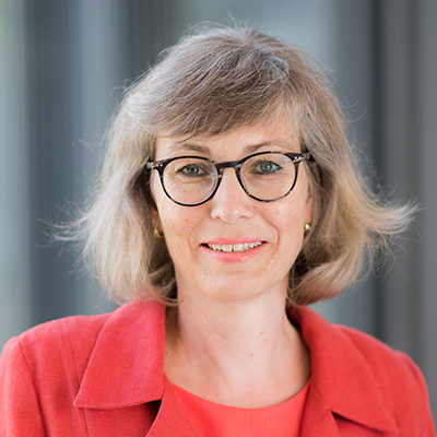 Sabine Sauer ist Diplom-Betriebswirtin (FH), Steuerberaterin und Prokuristin bei der DLF Treuhand Steuerberatungsgesellschaft aus Mainz